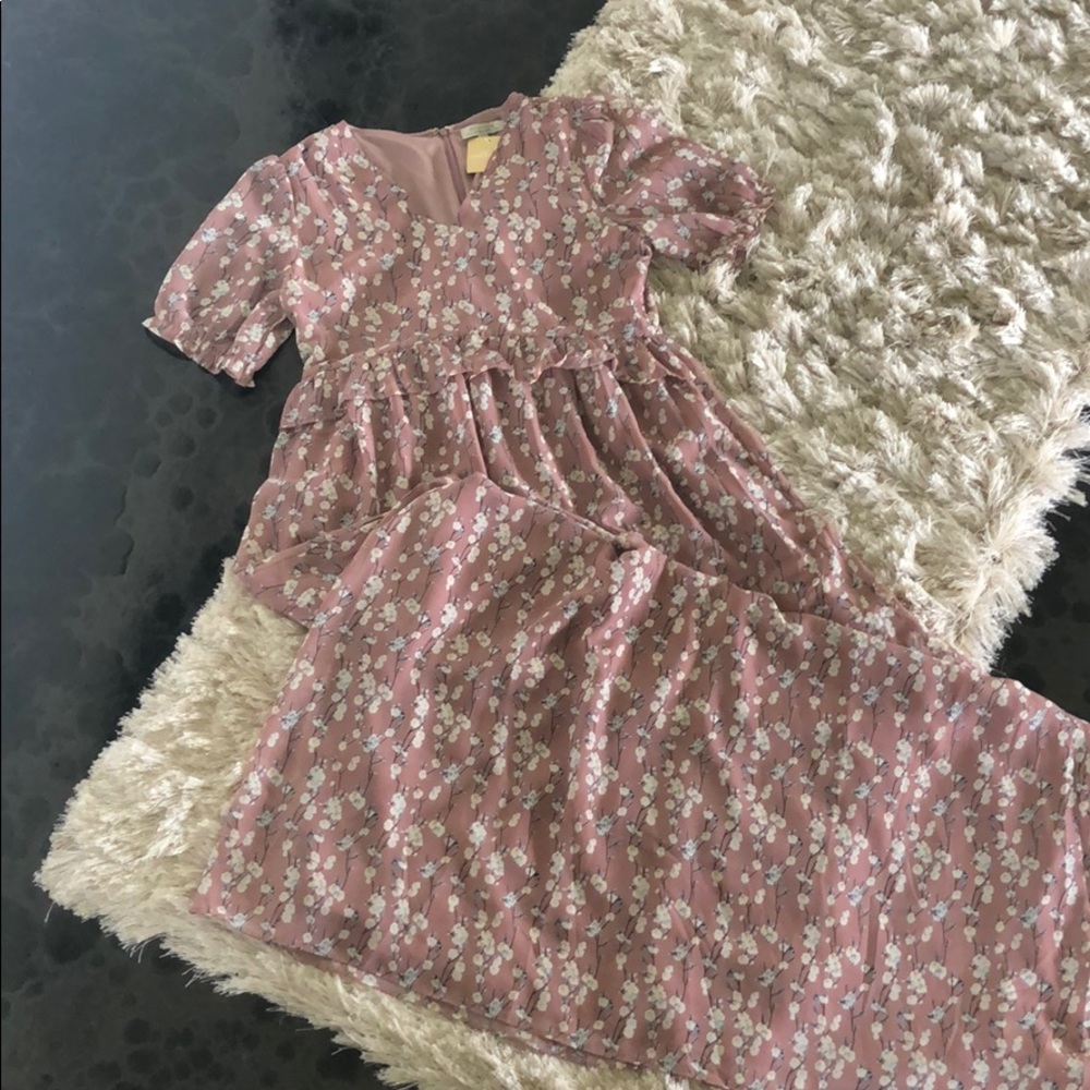 Floral maxi dress 🌿